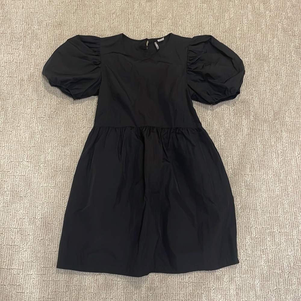 DIVIDED H and M Black dress (xsmall)